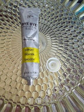 it cosmetics Bye Bye Under Eye Bags Depuffing Eye Cream - Silver & Lime